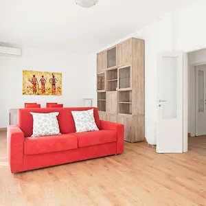 santa-rita-roomy-apartment.hotelinveneto.com/